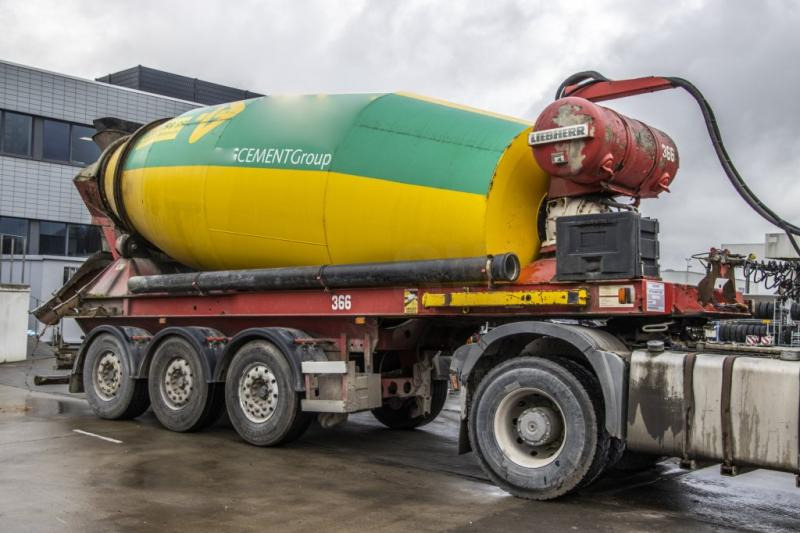 Liebherr LIEBHERR BETON MIXER/MALAXEUR/MISCHER-12M³ - Betonkeverő félpótkocsi: 2 kép. Liebherr LIEBHERR BETON MIXER/MALAXEUR/MISCHER-12M³ - Betonkeverő félpótkocsi: 2 kép.