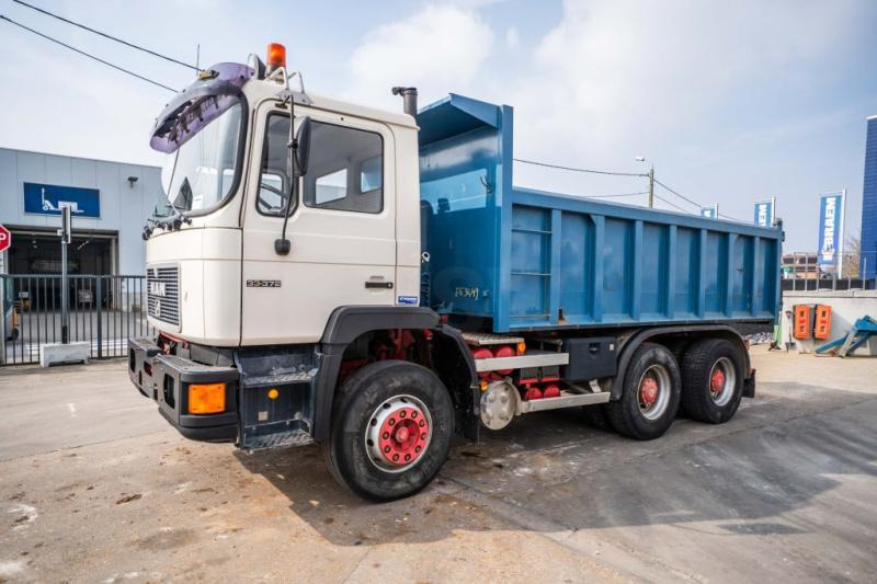MAN 33.372 BB - 230.000 KM - Billenőplatós teherautó: 1 kép. MAN 33.372 BB - 230.000 KM - Billenőplatós teherautó: 1 kép.