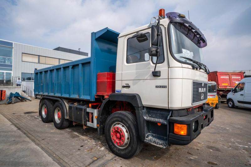 MAN 33.372 BB - 230.000 KM - Billenőplatós teherautó: 3 kép. MAN 33.372 BB - 230.000 KM - Billenőplatós teherautó: 3 kép.