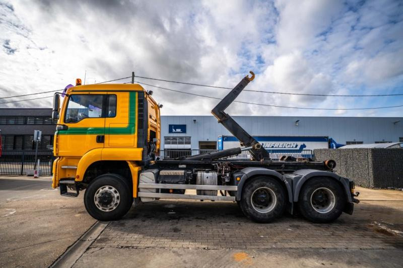 MAN TGA 33.430 BL - Horgos rakodó teherautó: 2 kép. MAN TGA 33.430 BL - Horgos rakodó teherautó: 2 kép.