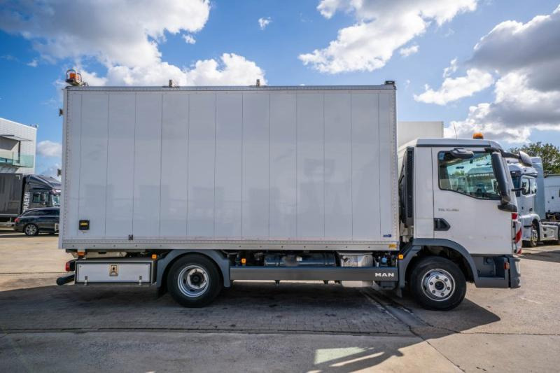 MAN TGL 10.190 BL - CARVAL INBOUW - Dobozos felépítményű teherautó: 3 kép. MAN TGL 10.190 BL - CARVAL INBOUW - Dobozos felépítményű teherautó: 3 kép.
