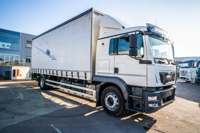 MAN TGM 18.340 BL+DHOLLANDIA - Ponyvás teherautó: 2 kép. MAN TGM 18.340 BL+DHOLLANDIA - Ponyvás teherautó: 2 kép.