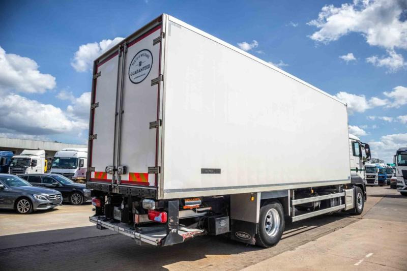 MAN TGS 18.320 BL -CARRIER 850-Vlees/Meat/Viande/Fleisch - Hűtős teherautó: 3 kép. MAN TGS 18.320 BL -CARRIER 850-Vlees/Meat/Viande/Fleisch - Hűtős teherautó: 3 kép.