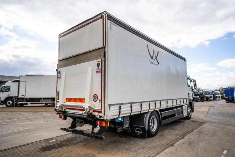MAN TGS 18.400 BL - Ponyvás teherautó: 4 kép. MAN TGS 18.400 BL - Ponyvás teherautó: 4 kép.
