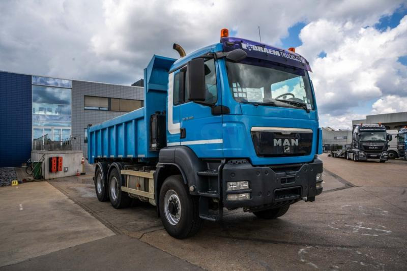 MAN TGS 26.400 BL 6X6H - TRACTOR / TIPPER - Billenőplatós teherautó: 4 kép. MAN TGS 26.400 BL 6X6H - TRACTOR / TIPPER - Billenőplatós teherautó: 4 kép.