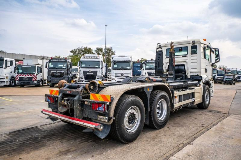MAN TGS 26.430 6x2-4 BL - Horgos rakodó teherautó: 4 kép. MAN TGS 26.430 6x2-4 BL - Horgos rakodó teherautó: 4 kép.
