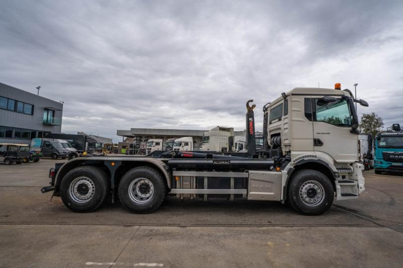 MAN TGS 26.430 6x2-4 BL - Horgos rakodó teherautó: 3 kép. MAN TGS 26.430 6x2-4 BL - Horgos rakodó teherautó: 3 kép.
