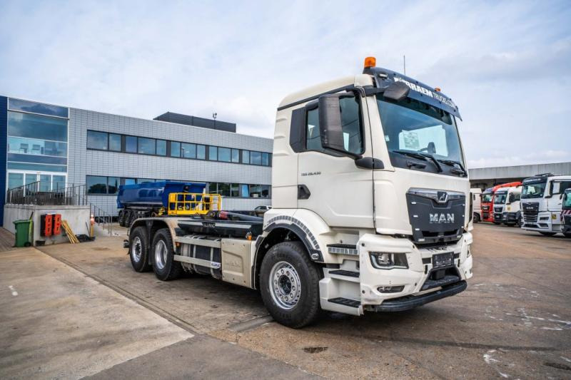 MAN TGS 26.430 6x2-4 BL - Horgos rakodó teherautó: 2 kép. MAN TGS 26.430 6x2-4 BL - Horgos rakodó teherautó: 2 kép.