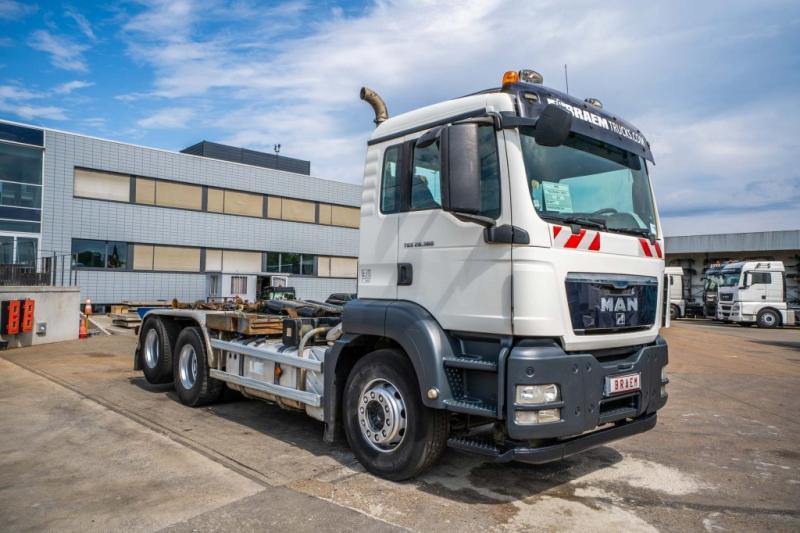MAN TGS 28.360 BL+INTARDER+10 Pneus/tires - Horgos rakodó teherautó: 2 kép. MAN TGS 28.360 BL+INTARDER+10 Pneus/tires - Horgos rakodó teherautó: 2 kép.