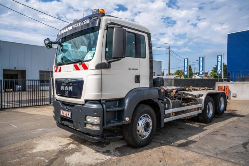 MAN TGS 28.360 BL+INTARDER+10 Pneus/tires - Horgos rakodó teherautó: 1 kép. MAN TGS 28.360 BL+INTARDER+10 Pneus/tires - Horgos rakodó teherautó: 1 kép.