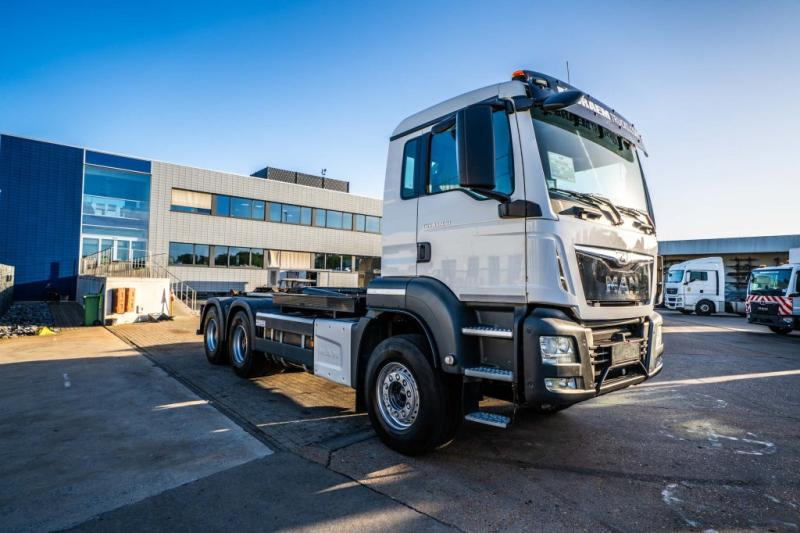 MAN TGS 33.430 BL - Horgos rakodó teherautó: 2 kép. MAN TGS 33.430 BL - Horgos rakodó teherautó: 2 kép.