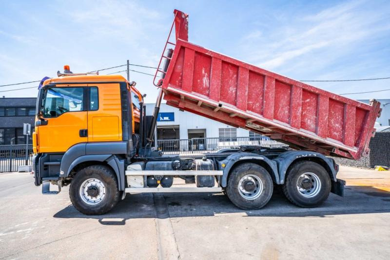 Billenőplatós teherautó MAN TGS 33.440 BB TIPPER / TRACTOR: 6 kép.