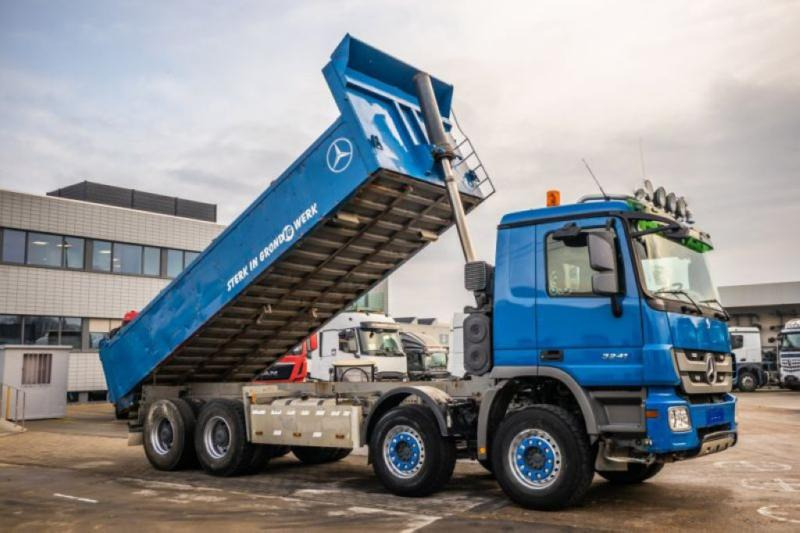Mercedes ACTROS 3241 K-MP3-8X4 - Billenőplatós teherautó: 3 kép. Mercedes ACTROS 3241 K-MP3-8X4 - Billenőplatós teherautó: 3 kép.