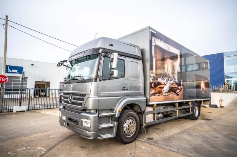 Mercedes AXOR 1824 L - 132 150 KM - Dobozos felépítményű teherautó: 1 kép. Mercedes AXOR 1824 L - 132 150 KM - Dobozos felépítményű teherautó: 1 kép.