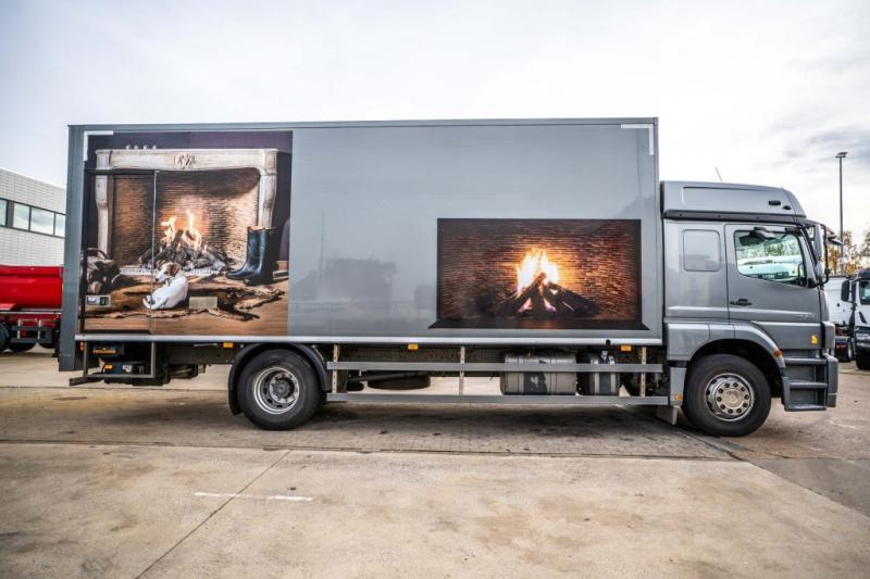 Mercedes AXOR 1824 L - 132 150 KM - Dobozos felépítményű teherautó: 3 kép. Mercedes AXOR 1824 L - 132 150 KM - Dobozos felépítményű teherautó: 3 kép.