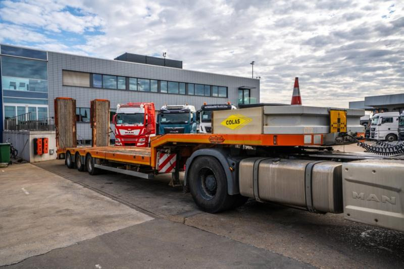 Nooteboom OSDS-41-03 - 51 250 KG - Félpótkocsi mélybölcsős: 2 kép. Nooteboom OSDS-41-03 - 51 250 KG - Félpótkocsi mélybölcsős: 2 kép.