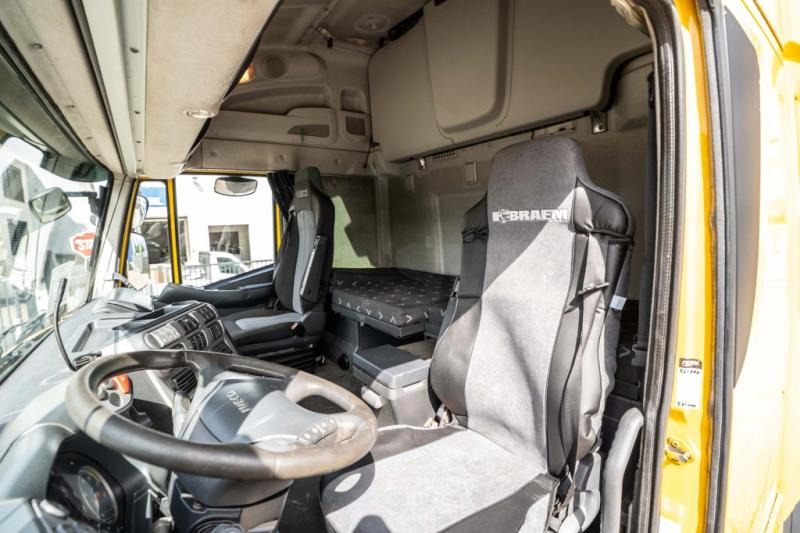 Nyergesvontató Iveco STRALIS 450-E5+KIPHYDR.: 8 kép.