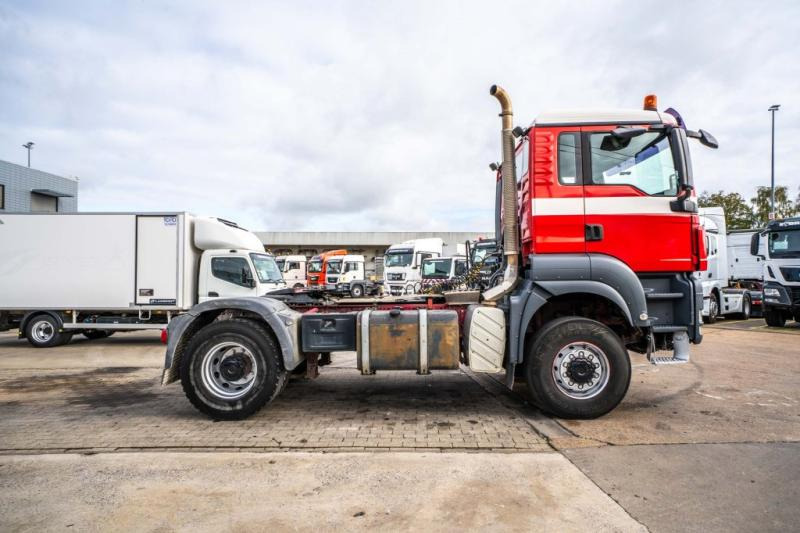 MAN TGS 18.440 BLS 4x4 (+cardan) - Nyergesvontató: 3 kép. MAN TGS 18.440 BLS 4x4 (+cardan) - Nyergesvontató: 3 kép.
