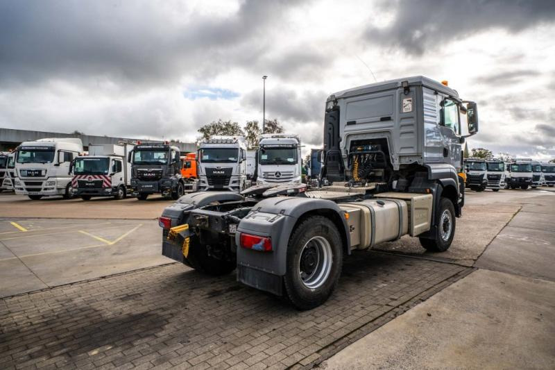 MAN TGS 18.480 BLS - 4X4 (Cardan) - Nyergesvontató: 4 kép. MAN TGS 18.480 BLS - 4X4 (Cardan) - Nyergesvontató: 4 kép.