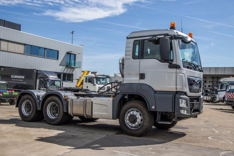 MAN TGS 26.470 6X6H+HYDR - Nyergesvontató: 2 kép. MAN TGS 26.470 6X6H+HYDR - Nyergesvontató: 2 kép.