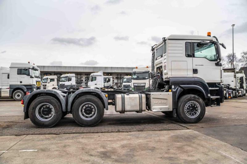 MAN TGS 33.500 BLS+BIG AXLES+KIPHYDR. - Nyergesvontató: 5 kép. MAN TGS 33.500 BLS+BIG AXLES+KIPHYDR. - Nyergesvontató: 5 kép.