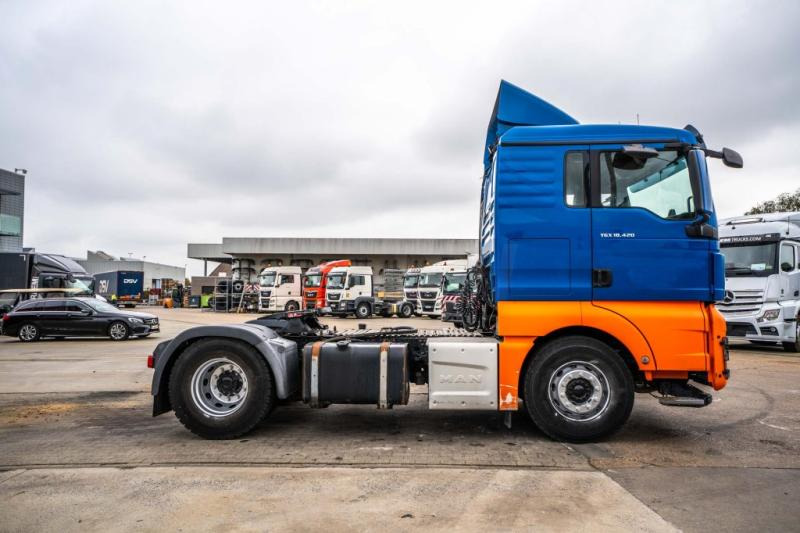 MAN TGX 18.420 XL BLS-INTARDER+HYDR. - Nyergesvontató: 3 kép. MAN TGX 18.420 XL BLS-INTARDER+HYDR. - Nyergesvontató: 3 kép.