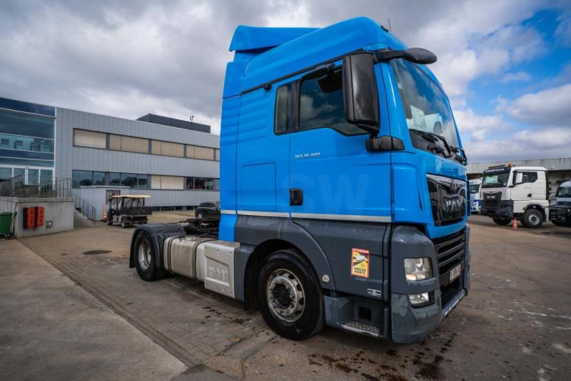 MAN TGX 18.420 XLX BLS - Nyergesvontató: 2 kép. MAN TGX 18.420 XLX BLS - Nyergesvontató: 2 kép.