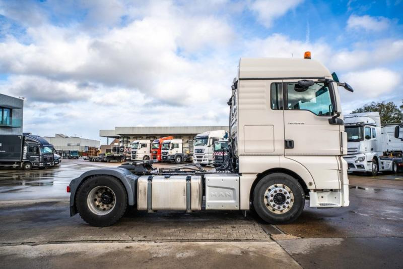 MAN TGX 18.470 XLX BLS+HYDR. - Nyergesvontató: 3 kép. MAN TGX 18.470 XLX BLS+HYDR. - Nyergesvontató: 3 kép.