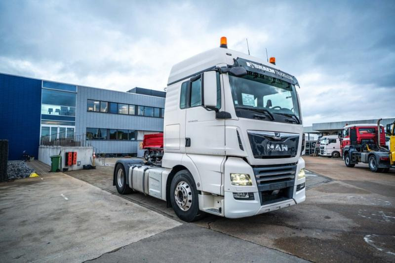 MAN TGX 18.470 XLX BLS+HYDR. - Nyergesvontató: 2 kép. MAN TGX 18.470 XLX BLS+HYDR. - Nyergesvontató: 2 kép.