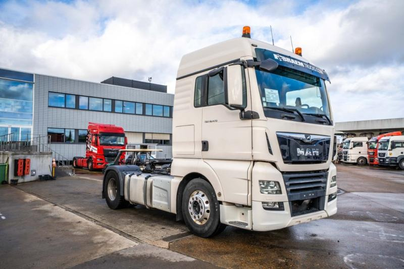 MAN TGX 18.470 XLX BLS+HYDR. - Nyergesvontató: 2 kép. MAN TGX 18.470 XLX BLS+HYDR. - Nyergesvontató: 2 kép.