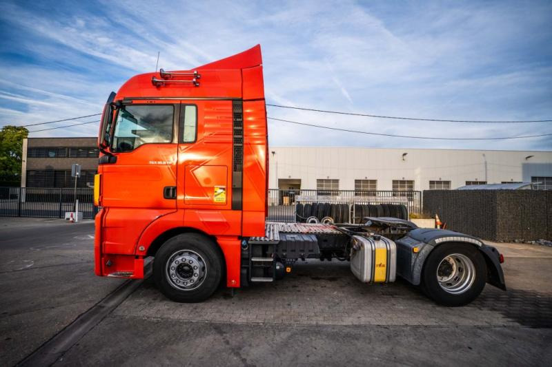 MAN TGX 18.470 XLX BLS+KIPHYDR. - Nyergesvontató: 3 kép. MAN TGX 18.470 XLX BLS+KIPHYDR. - Nyergesvontató: 3 kép.