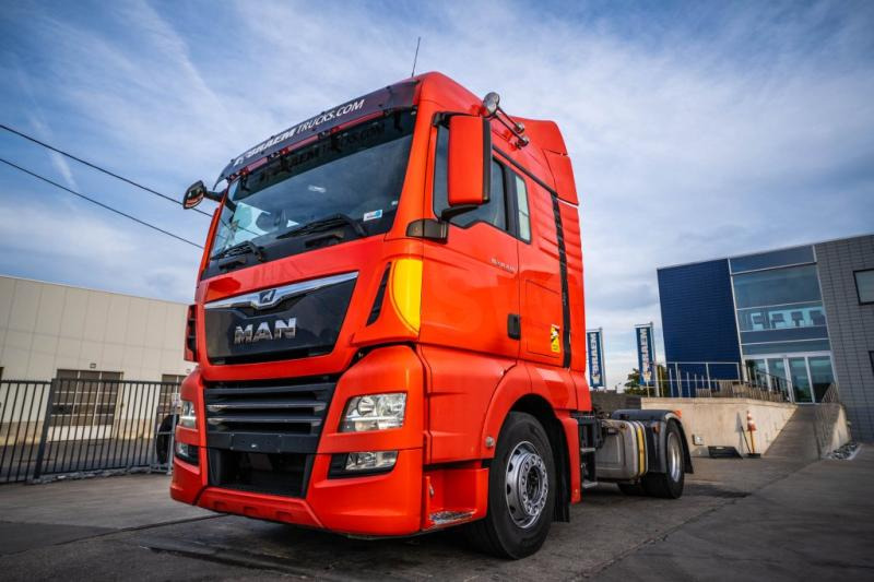 MAN TGX 18.470 XLX BLS+KIPHYDR. - Nyergesvontató: 1 kép. MAN TGX 18.470 XLX BLS+KIPHYDR. - Nyergesvontató: 1 kép.