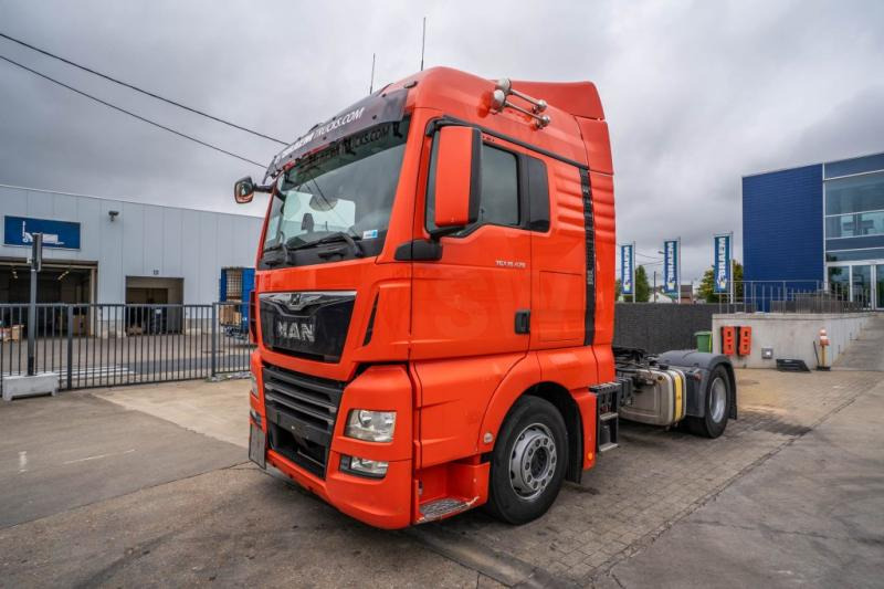 MAN TGX 18.470 XLX BLS+KIPHYDR. - Nyergesvontató: 1 kép. MAN TGX 18.470 XLX BLS+KIPHYDR. - Nyergesvontató: 1 kép.