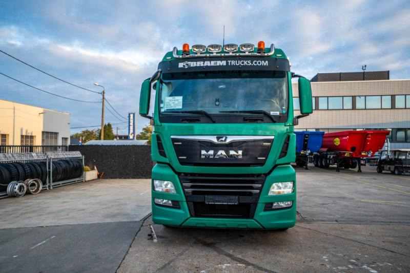 MAN TGX 18.500 XLX BLS + KIPHYDR. - Nyergesvontató: 2 kép. MAN TGX 18.500 XLX BLS + KIPHYDR. - Nyergesvontató: 2 kép.