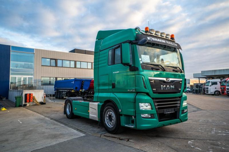 MAN TGX 18.500 XLX BLS + KIPHYDR. - Nyergesvontató: 3 kép. MAN TGX 18.500 XLX BLS + KIPHYDR. - Nyergesvontató: 3 kép.