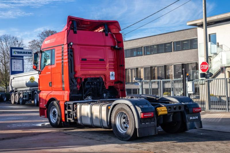 MAN TGX 18.500 XLX LLS - Nyergesvontató: 4 kép. MAN TGX 18.500 XLX LLS - Nyergesvontató: 4 kép.