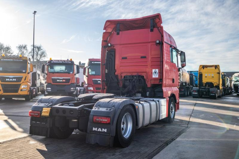 MAN TGX 18.500 XLX LLS - Nyergesvontató: 3 kép. MAN TGX 18.500 XLX LLS - Nyergesvontató: 3 kép.