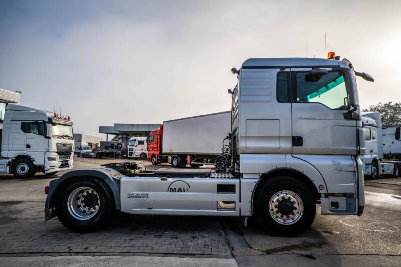 MAN TGX 18.540 XL BLS - 4X4H + KIPHYDR. - Nyergesvontató: 3 kép. MAN TGX 18.540 XL BLS - 4X4H + KIPHYDR. - Nyergesvontató: 3 kép.