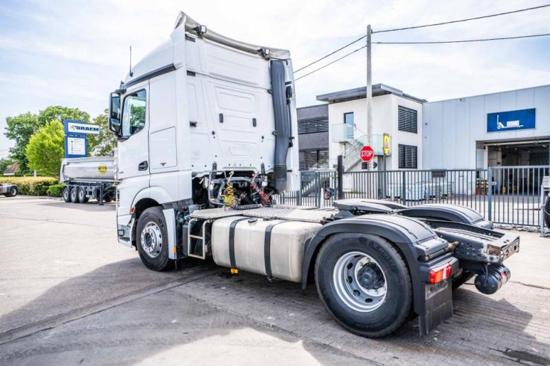 Mercedes ACTROS 1845 LS - Nyergesvontató: 5 kép. Mercedes ACTROS 1845 LS - Nyergesvontató: 5 kép.