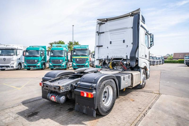 Mercedes ACTROS 1845 LS - Nyergesvontató: 4 kép. Mercedes ACTROS 1845 LS - Nyergesvontató: 4 kép.