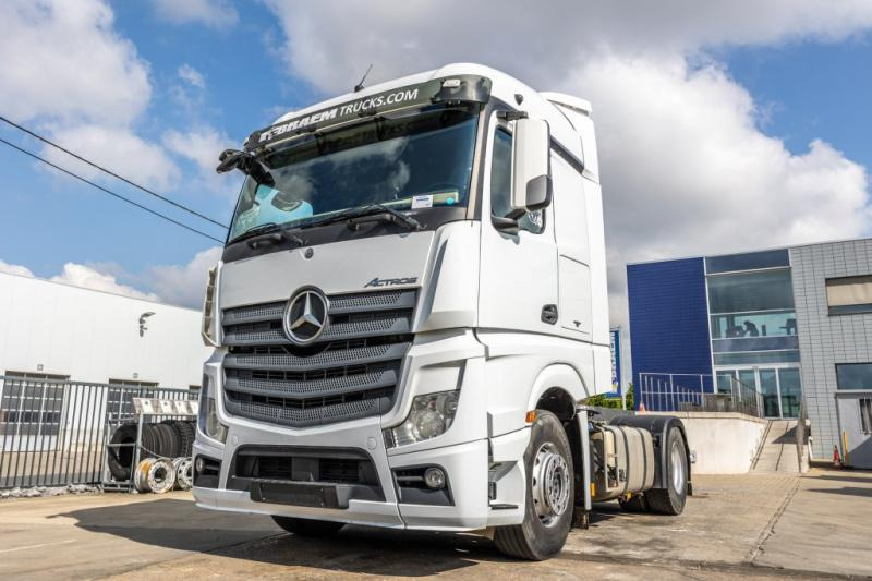 Mercedes ACTROS 1945 (1845) LS - Nyergesvontató: 2 kép. Mercedes ACTROS 1945 (1845) LS - Nyergesvontató: 2 kép.