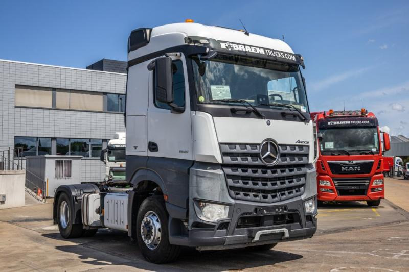 Mercedes AROCS 1845 HAD + HYDR. - Nyergesvontató: 2 kép. Mercedes AROCS 1845 HAD + HYDR. - Nyergesvontató: 2 kép.