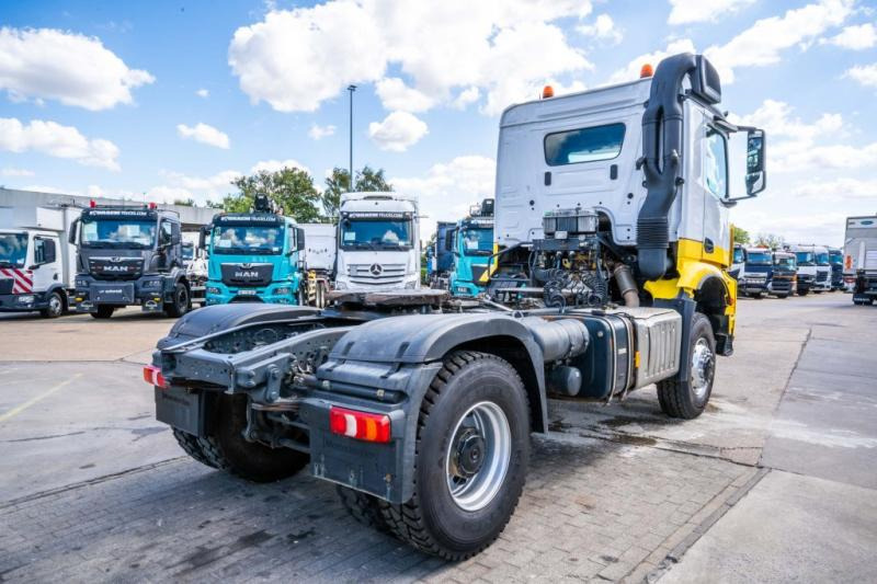 Mercedes AROCS 2045 AS (cardan) - Nyergesvontató: 4 kép. Mercedes AROCS 2045 AS (cardan) - Nyergesvontató: 4 kép.