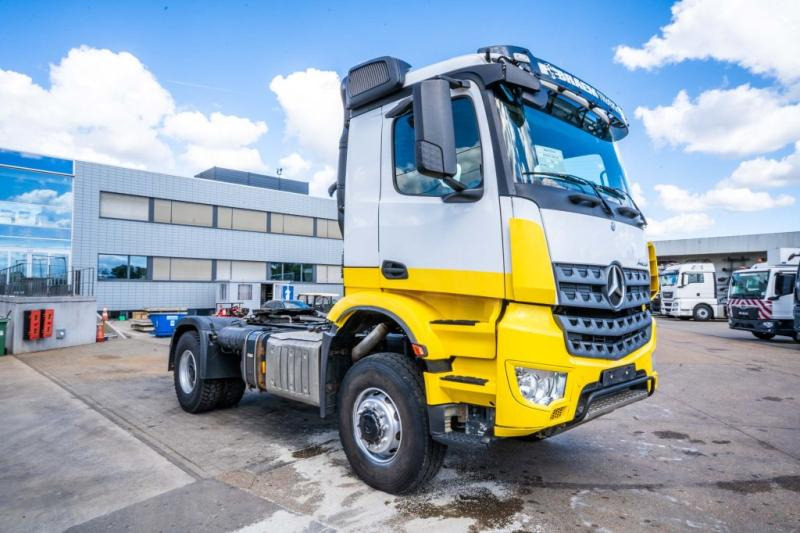 Mercedes AROCS 2045 AS (cardan) - Nyergesvontató: 2 kép. Mercedes AROCS 2045 AS (cardan) - Nyergesvontató: 2 kép.