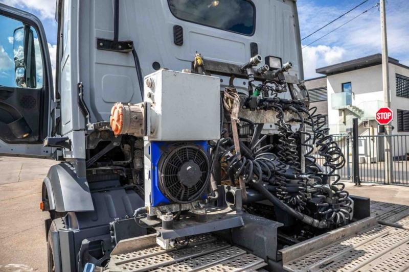 Mercedes AROCS 2648 LS - 6x4 - Nyergesvontató: 5 kép. Mercedes AROCS 2648 LS - 6x4 - Nyergesvontató: 5 kép.