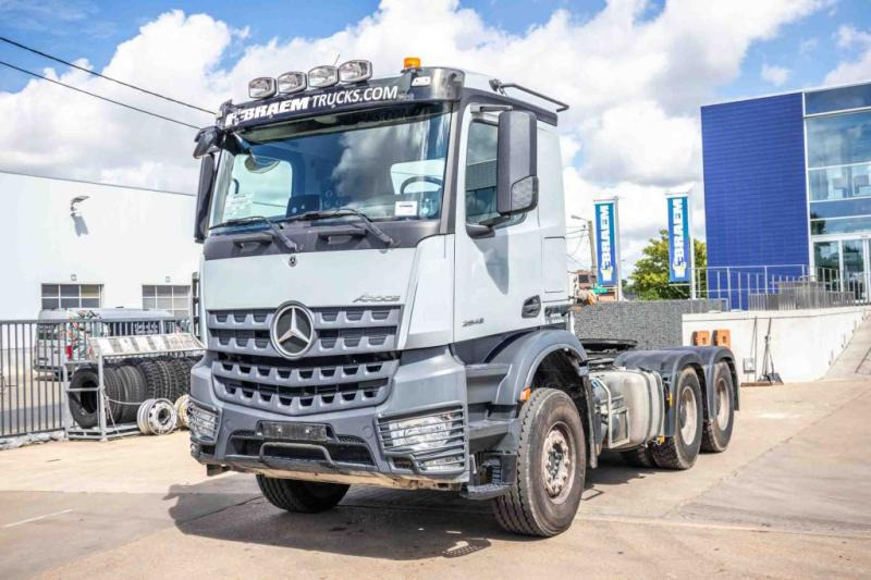 Mercedes AROCS 2648 LS - 6x4 - Nyergesvontató: 1 kép. Mercedes AROCS 2648 LS - 6x4 - Nyergesvontató: 1 kép.