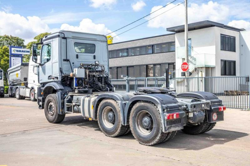Mercedes AROCS 2648 LS - 6x4 - Nyergesvontató: 4 kép. Mercedes AROCS 2648 LS - 6x4 - Nyergesvontató: 4 kép.
