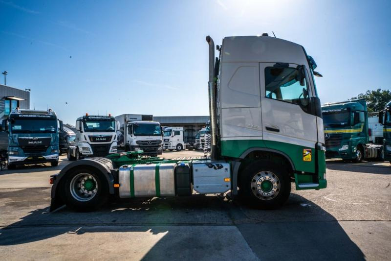 Volvo FH 500 +KIPHYDR. - Nyergesvontató: 3 kép. Volvo FH 500 +KIPHYDR. - Nyergesvontató: 3 kép.