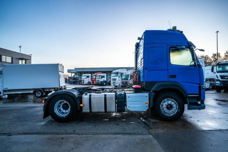 Volvo FM 420 +KIPHYDR. - Nyergesvontató: 3 kép. Volvo FM 420 +KIPHYDR. - Nyergesvontató: 3 kép.