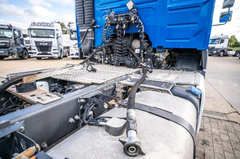 Nyergesvontató Volvo FMX 420+KIPHYDR.: 8 kép. Nyergesvontató Volvo FMX 420+KIPHYDR.: 8 kép.
